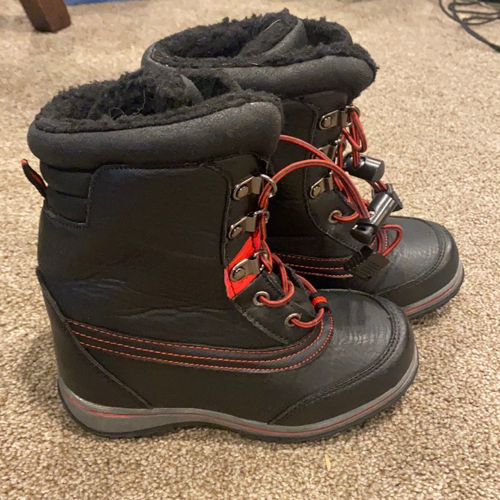 Boys snow boot-alpine design. Faux fur inside
